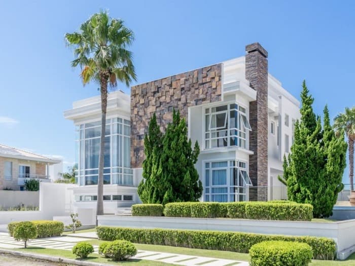 Beachfront Villa with 4 Bedrooms